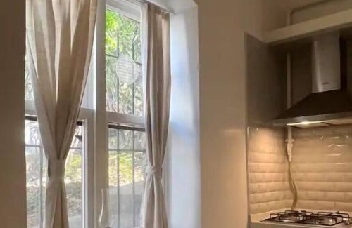 Adalar Apartment | Büyükada’da Deniz Manzaralı Köşk