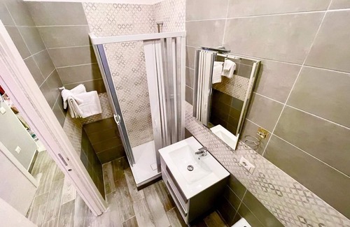 Secondigliano House | B&B AIRPORT-NAPLES 1km from airport 3km from central station 5km port