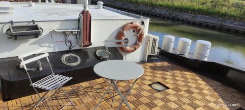 Rooigem Boat Rental | B&B B³ Boat