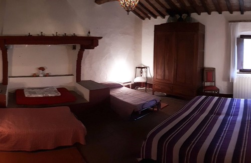 Lorenzana Bed & Breakfast | B&B Casa Divina PISA - TUSCANY - NATURE YOGA Plant based - ROOM LETIZIA