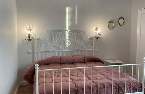 Casapulla Bed & Breakfast | B&B LA CASA DEI SOGNI IDEAL FOR VISITING THE ROYAL PALACE OF CASERTA EXIT AUTOSTRAD
