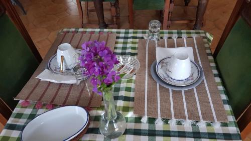 Serralunga di Crea Bed & Breakfast | B&B La finestra sul bosco