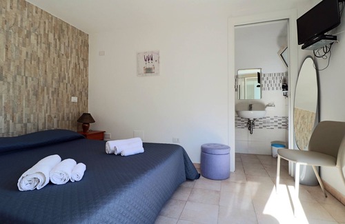 Drapia Bed & Breakfast | B&B room with swimming pool