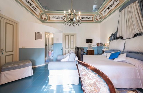 Leni Bed & Breakfast | B&B Villa Pittorino: Master bedroom in Salina cir 19083037C100309