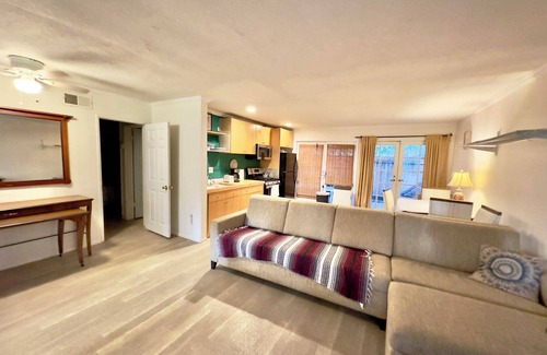 Mesa Verde Apartment | B- Costa Mesa, Newport, Huntington Beach, Family unit