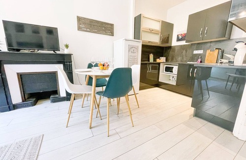 Quartier Chorier-Berriat Apartment | #B3 | Light Pink T2 near Jaurès, Estacade | Luminous 🦩