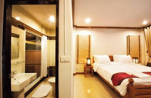 Bang Khonthi Hotel | Baan Nam Pen Resort