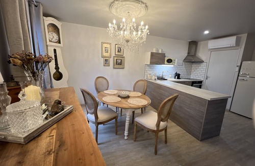 Villefranche-de-Rouergue Apartment | Babolène Shabby Suite