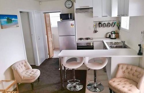 New Brighton Apartment | Bach by the Beach (650m from Beach)