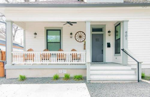 East Cesar Chavez Villa | Bachelor/Bachelorette Weekend in the Heart of ATX
