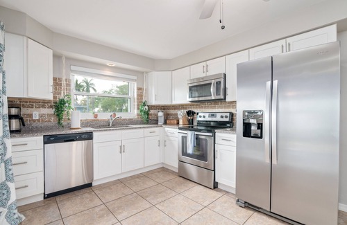 Caloosahatchee House | Back 2 School Sales! Tropical Oasis-Pool+Hot tub+Beach Essentials+5 min to Dwntn