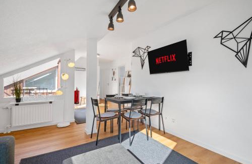 Grunbuhl-Sonnenberg Apartment | BackHome - BUSINESS&FAMILY - Parken, 3-Zimmer, SmartTV, Balkon, Waschmaschine, ruhige Stadtrand-Lage, Netflix, 60qm, 24h Checkin