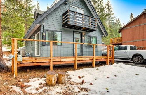 Christmas Valley House | Backyard Forest Retreat