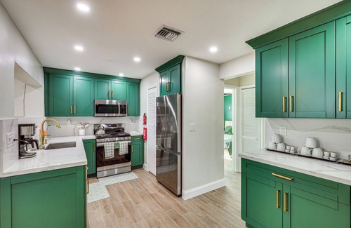 Lauderhill House | Backyard Oasis: Fort Lauderdale Home Near Beach