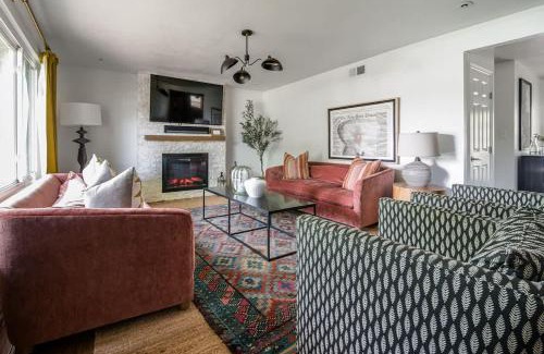 Fredericksburg House | Backyard Oasis w/Pool, Hot-Tub, Grill & Fire Pit!