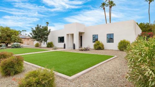 Raskin Estates Villa | Backyard Pool PuttingGreen Playground Modern 5BDR White Agate by AvantStay