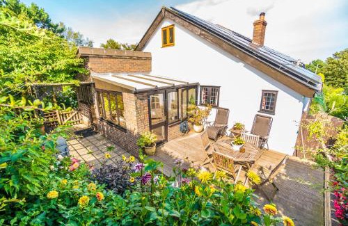 Hastings House | Badgers Den - Covehurst Bay Holiday Cottage