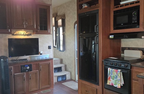 New London House | Badin Shores Resort Rental - Sleeps 6 - Fun Lake Vacation - Super Cute!
