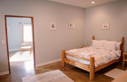 Okanagan-Similkameen Bed & Breakfast | Baergnaescht B&B
