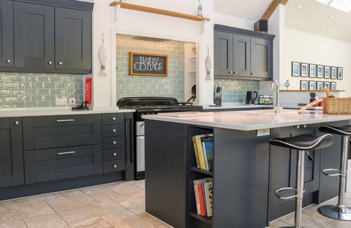 Bursledon Cottage | BAILEY COTTAGE, pet friendly, character holiday cottage in Bursledon