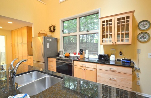 Norton Shores House | Bailey's Beach Retreat 1 mile from Lake Michigan