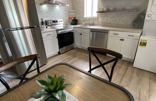 Village Green Cottage | "Bain de Soleil in Cape May" 2 bedroom 2 bath cottage