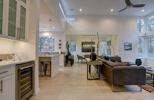 Century West House | Bainbridge - 30 day minimum. In Tetherow resort. Bright & Spacious. Private hot tub