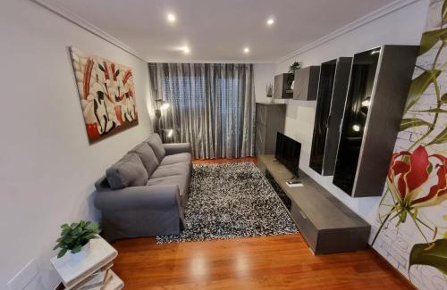 Santiago de Cartes Apartment | Bajo con Jardin en Cartes