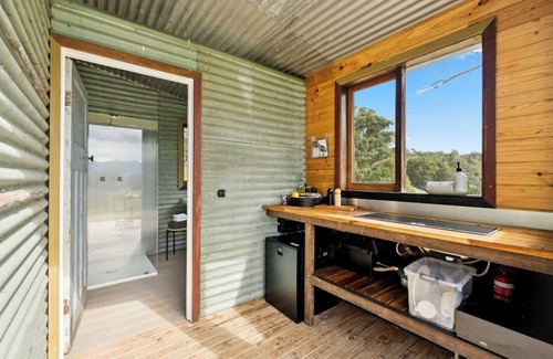 Valery Cabin | Baker's Hut - Off-Grid, Fire Pit, Fire Bath, Cozy, Views, Sleeps 2-3