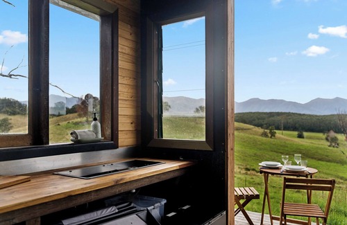Valery Cabin | Baker's Hut - Off-Grid, Fire Pit, Fire Bath, Cozy, Views, Sleeps 2-3