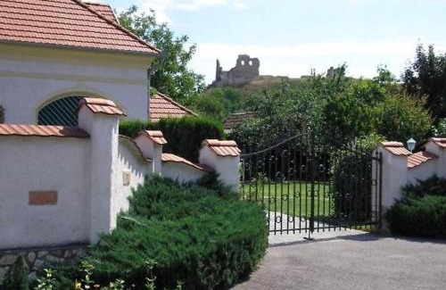 Dobronte Apartment | Bakonyi Napsugár Vendégház Döbrönte