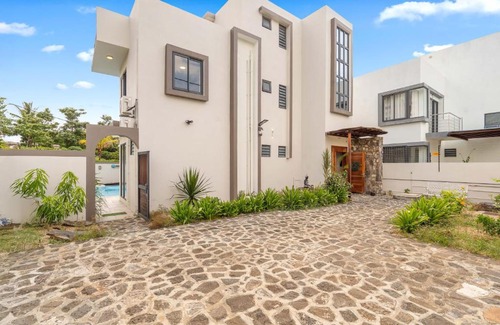 Balaclava House | Balaclava Star, luxury 5BR villa with pool by IHR