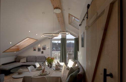 Eurasburg Apartment | BALANCED Apartments, Ferienwohnungen vollausgestattet, ruhig, idyllische ländliche Lage, Nähe A95, zwischen Bad Tölz und München, 5-Seenland, Küche, Tageslichtbad, Sonnenbalkon, direkter Parkplatz, Wifi