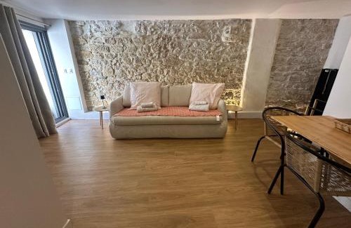 Balaruc-le-Vieux Apartment | Balaruc Le Vieux Superbe studio dans maison médiévale avec terrasse et vue lagune de Thau