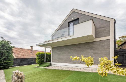 Balatonudvari Villa | BalatonGardens Apartman