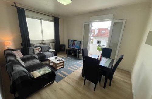 Lourdes Apartment | Balcon St Raymond maison 100m2 centre Lourdes