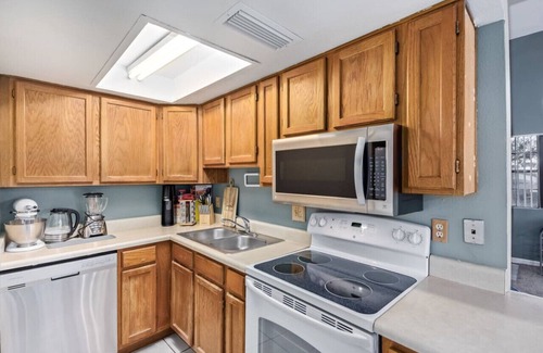 Glendale Apartment | Balcony | Near Glendale Community College