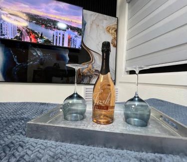 West Hollywood Villa | BALENCIAGA Star Suite 5 mins from Hard Rock Stadium & The Guitar