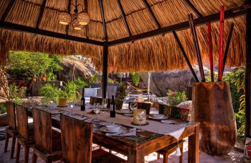 Noord House | Bali Retreat Aruba -2 Pools,Cinema,Yoga,Cave