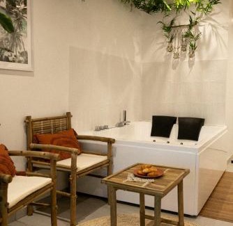 Lagnieu Apartment | Bali Serenity Balnéo et lit rond