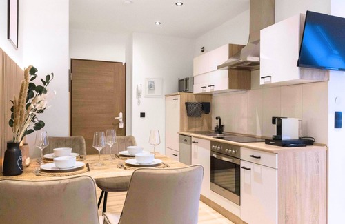 Hof Apartment | BaliApartment, kitchen, parking lot, 24h digital check-in, Wlan 150MBit