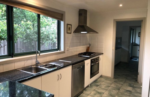 Ballan House | Ballan country escape - 4br, beautiful garden & cosy