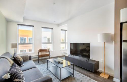 West Woodland Apartment | Ballard 1BR w Lounge Shops BBQ near Dining SEA-468
