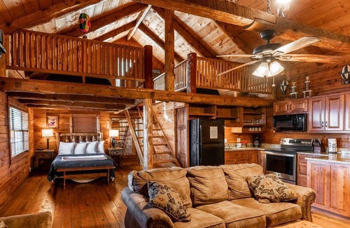 Ponca Condo | Balloon Cabin - Great Buffalo River Group Getaway