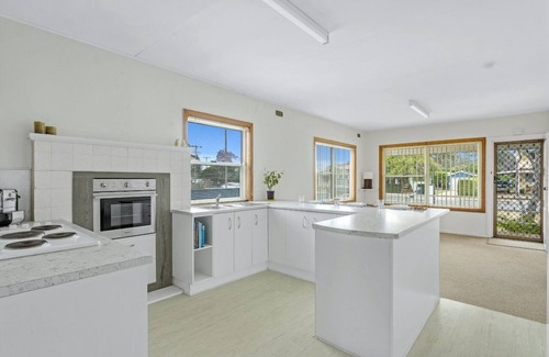 Burrill Lake House | Balmoral is a comfortable and spacious 2 bedroom cottage at Burrill Lake