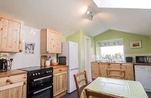 Strathpeffer Cottage | BALNAIRD FARMHOUSE, family friendly, with a garden in Strathpeffer