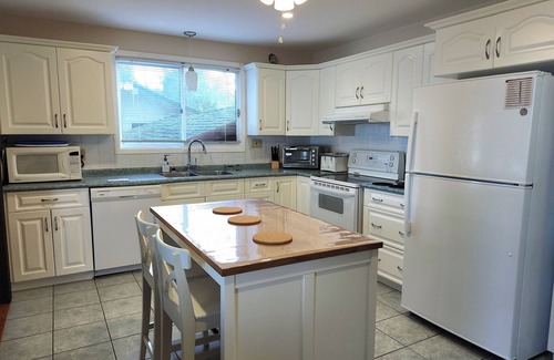 Kawartha Lakes Cottage | Balsam Lake Waterfront 5 Bedrooms, 3 Baths, 2 Kitchens, Sleeps 16, Dog friendly.