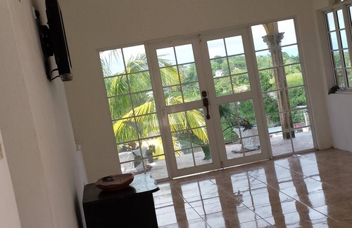 Stewart Town House | Bamboo Breeze Inn Vacation Home Rental, 5 miles up the hill from coastal Priory