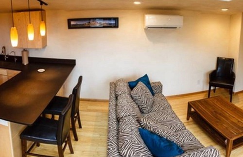 Friendly House | Bamboo Garden House - Private, Clean & Modern - Friendly Neighborhood