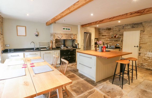 Holmfirth Cottage | BAMFORTH COTTAGE, pet friendly, with open fire in Holmbridge